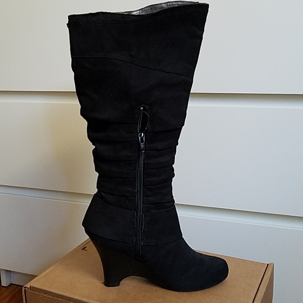 Boots - Picture 3 of 4
